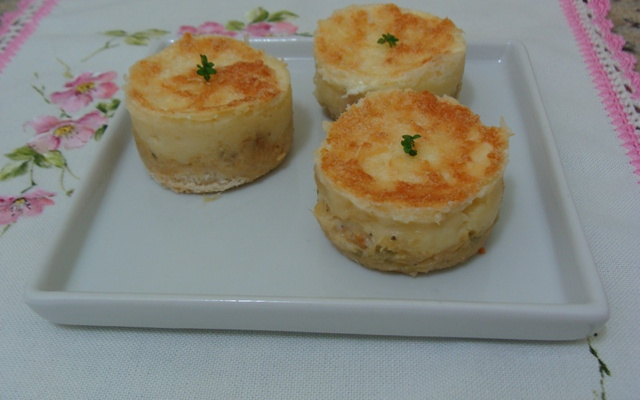 Mini-sanduíche escondidinho de siri da Abima