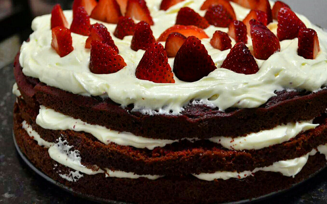 Bolo red velvet com mousse creamcheese