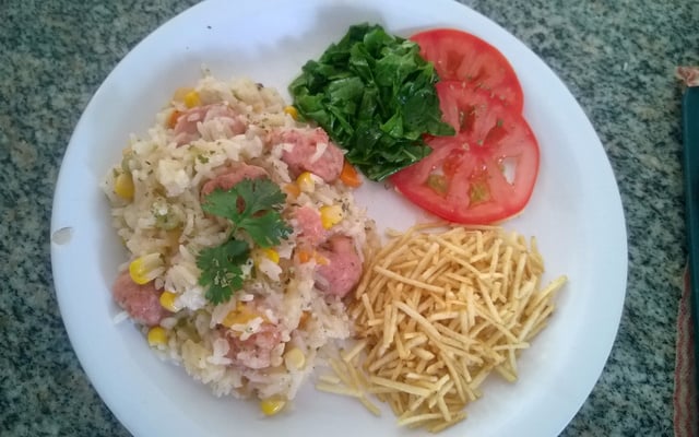 Arroz com linguiça de frango