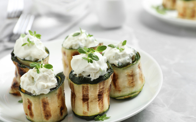 Bolinho de Abobrinha com Recheio de Philadelphia