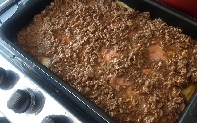 Lasanha ao molho bolonhesa e molho branco