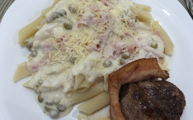 Penne parisiense com medalhão de filé mignon