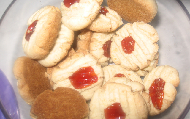 Bolachinhas de amido de milho, aveia e goiabada