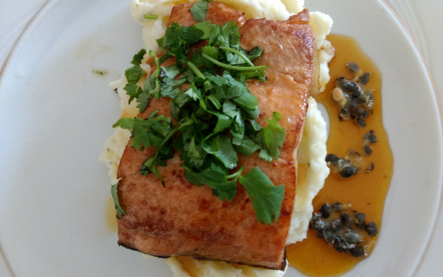 Salmão ao molho de maracujá super fácil