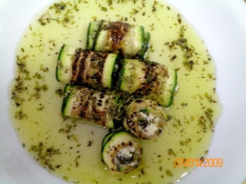 Rolinhos de abobrinha grelhada