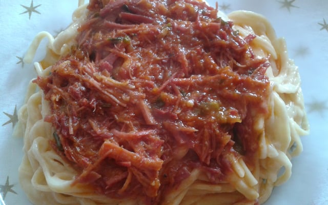 Macarrão com requeijão e carne seca