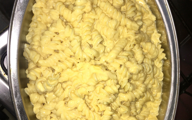 Mac n’ cheese (macarrão com queijo)