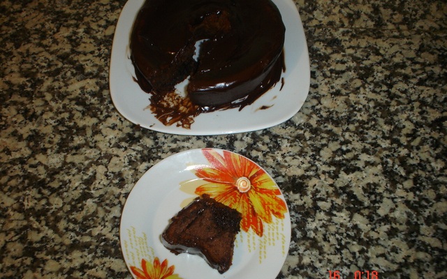 Bolo de chocolate com nozes e amendôas