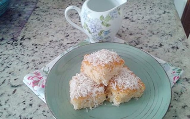 Bolo de iogurte com coco