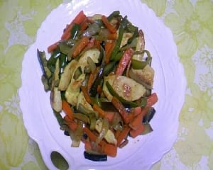 Peito de frango com legumes