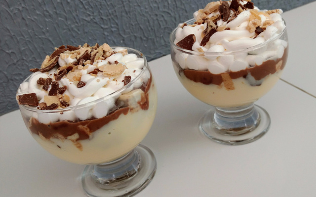 Pavê de bombom na taça