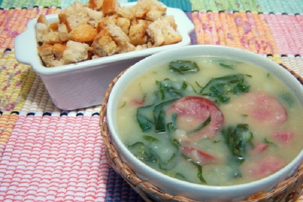 Caldo verde com costelinha