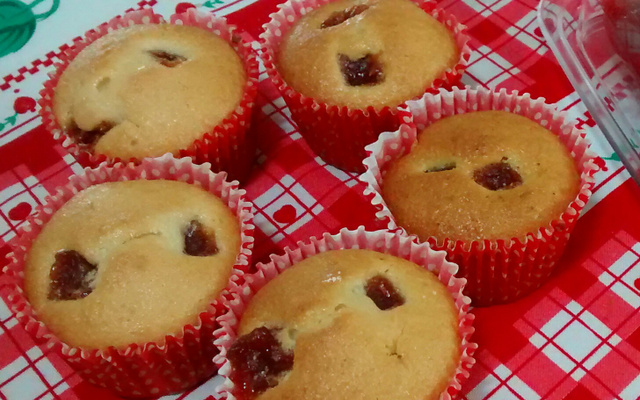Bolinho de iogurte com goiabada