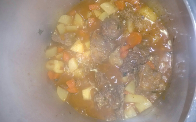 Sopa de carne com legumes da Di