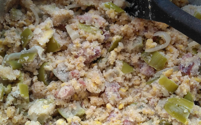 Farofa de jiló com banana e cream cheese