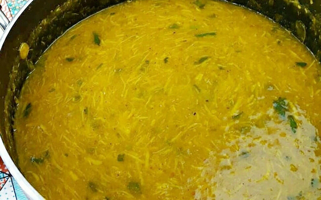 Caldo de mandioca com frango