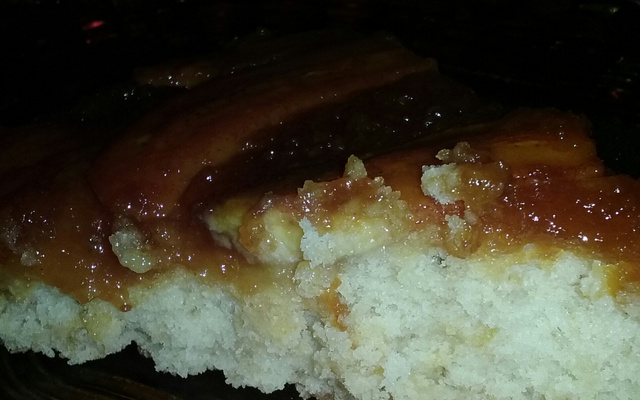 Bolo de banana e aveia caramelado