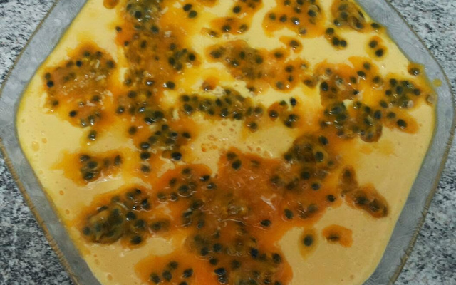 Mousse de maracujá com suco em pó