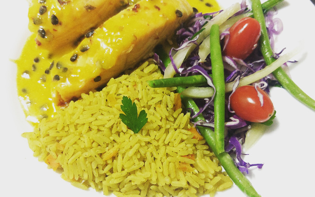 Salmão ao molho de maracujá