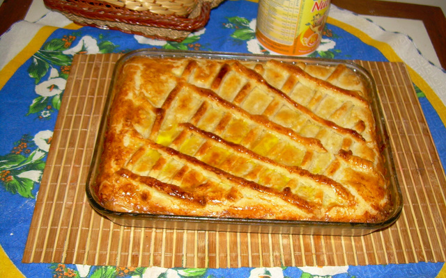 Deliciosa torta de frango com requeijão