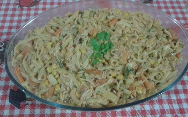 Macarronada de frango simples