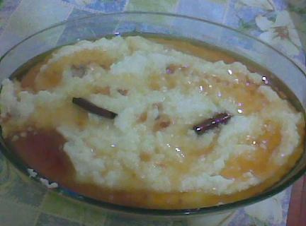 Arroz com leite com calda de pudim