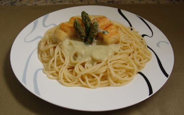 Macarrão ao creme de aspargos e bacalhau da Abima