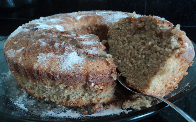 Bolo de banana com casca