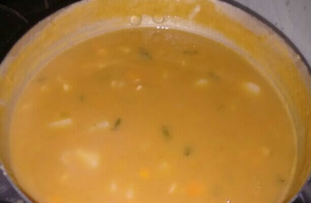 Sopa de feijão com macarrão