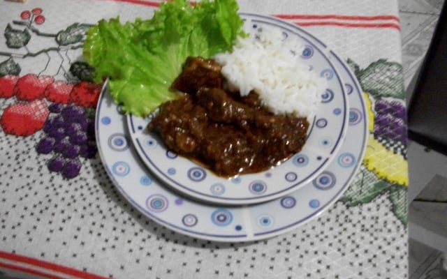 Carne de panela ao molho ferrugem