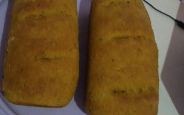 Pão integral caseiro com cenoura e mel