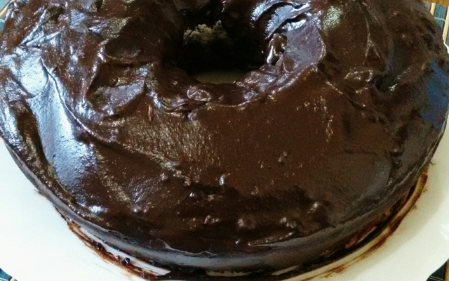 Bolo de chocolate integral com cobertura
