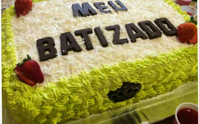 Bolo de aniversário colorido