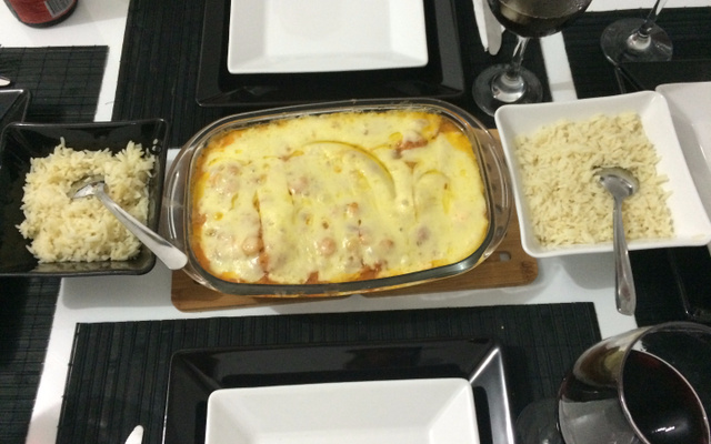 Filé de tilápia com batatas e requeijão ao forno