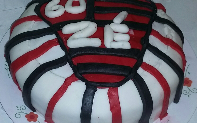 Bolo decorado com pasta americana