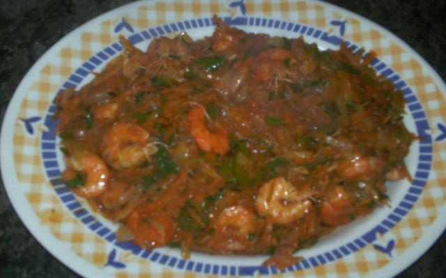 Camarão com legumes