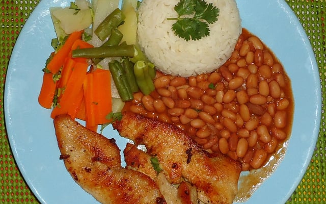 Frango grelhado com legumes