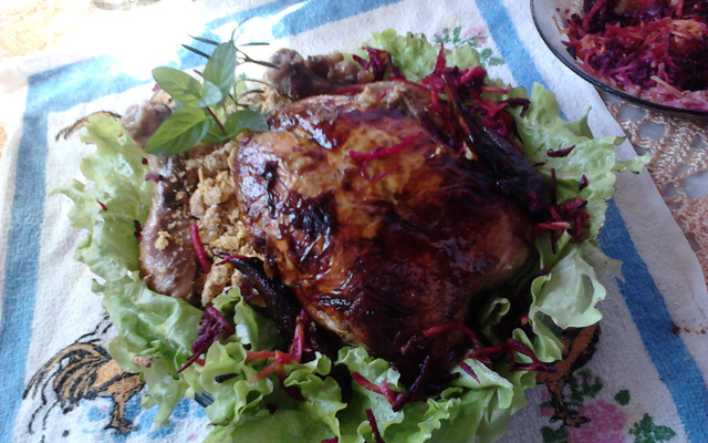 Frango assado com farofa de carne de porco