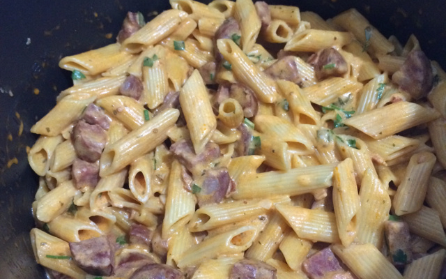 Macarrão com calabresa na pressão à moda do Otavio