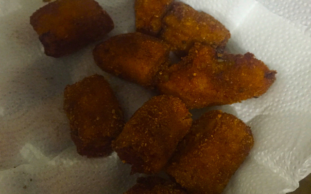 Banana frita crocante