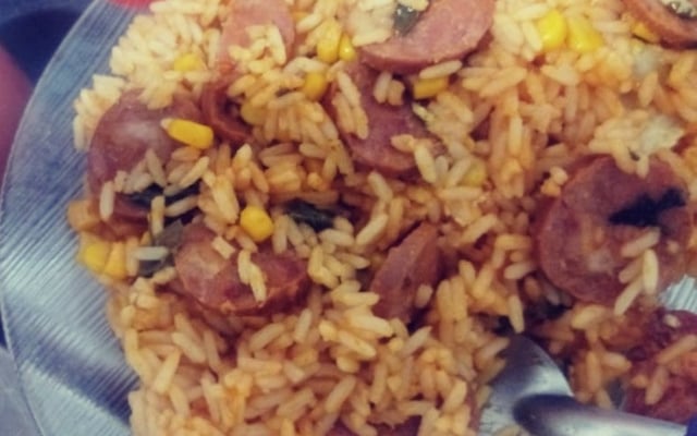 Arroz temperado na panela de pressão