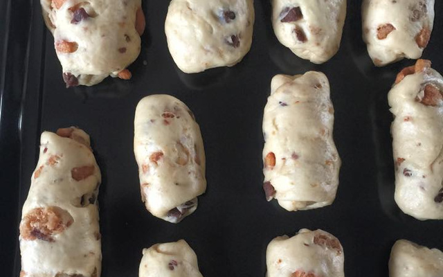 Pão caseiro com torresmo