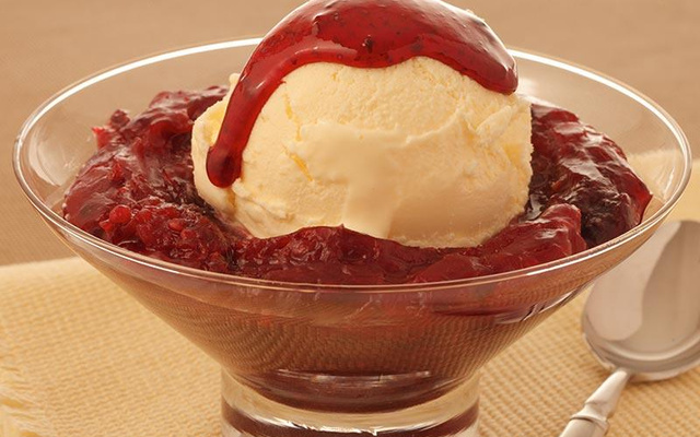 Doce de framboesa com sorvete