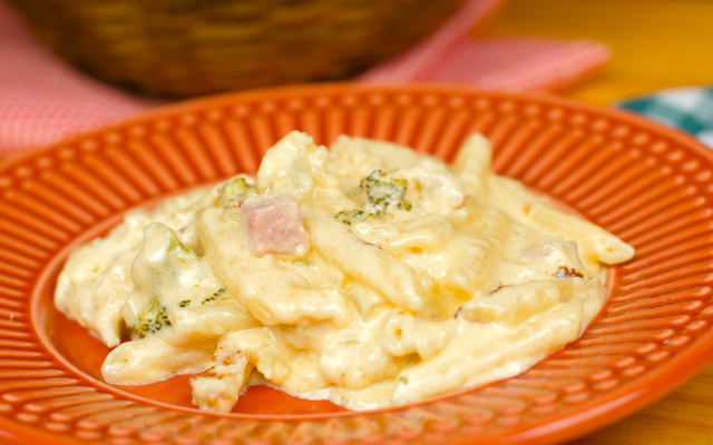 Macarrão ao leite gratinado