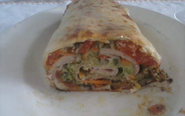 Rocambole de massa de pastel