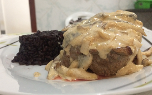 Filé mignon ao molho de shitake