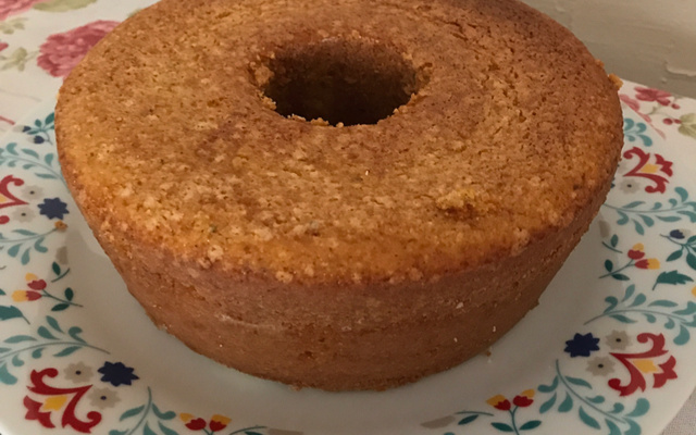 Bolo de farinha de milho delícia