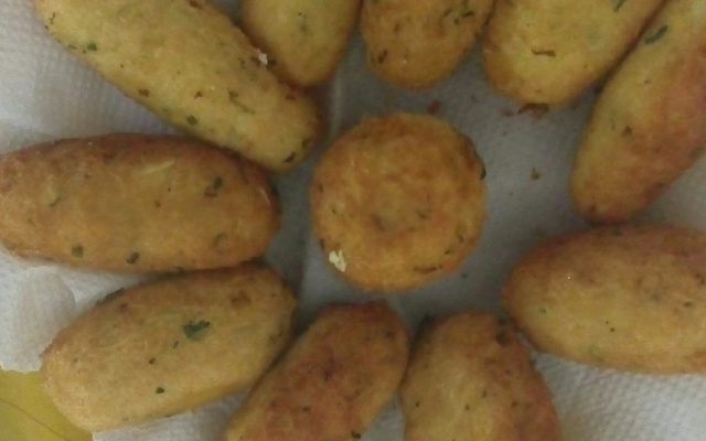 Bolinho de mandioca recheado