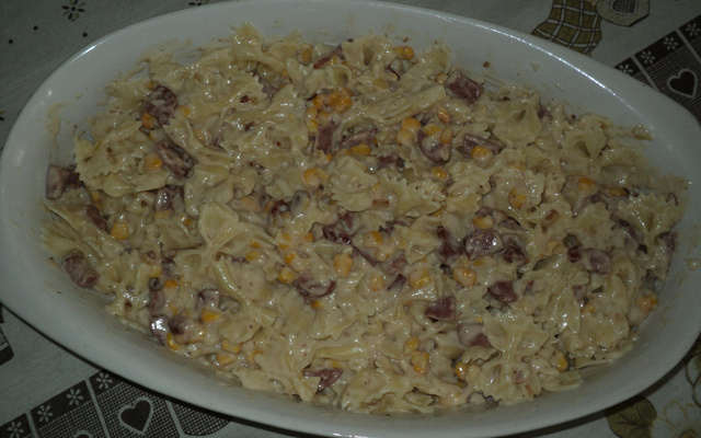 Farfalle com calabresa
