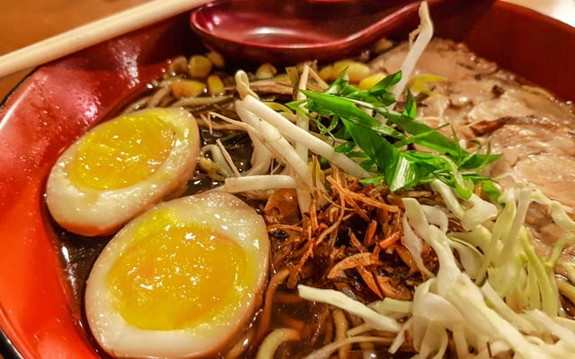 Lamen ao molho tarê com frango